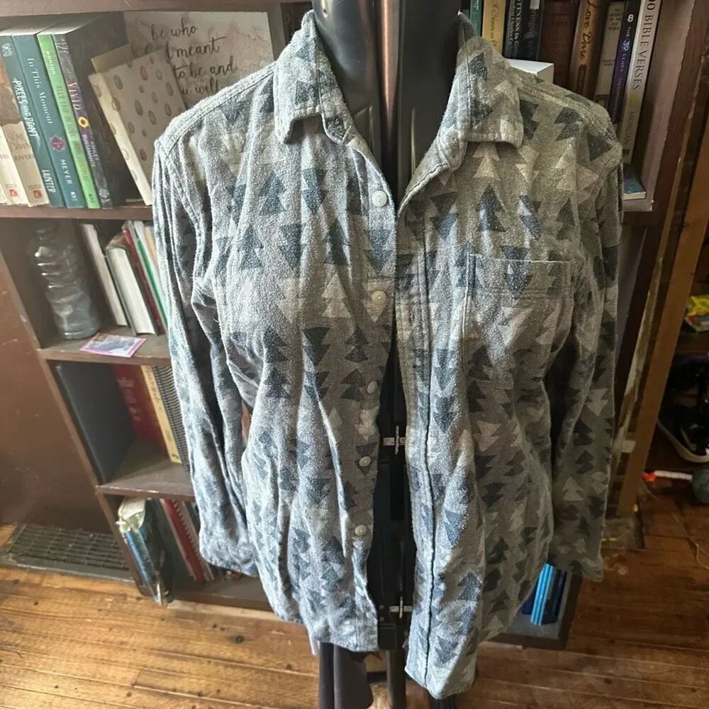Gap gray arrow cozy flannel button down S shirt